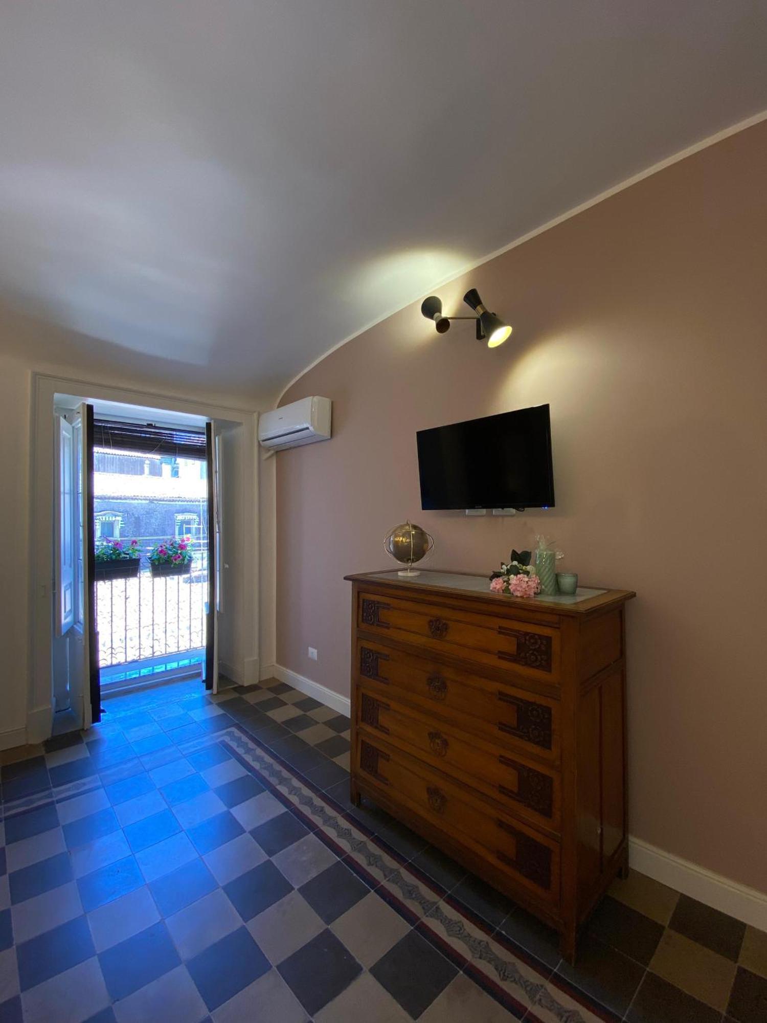 Dimora Dei Minoriti Bed & Breakfast Catania Bagian luar foto