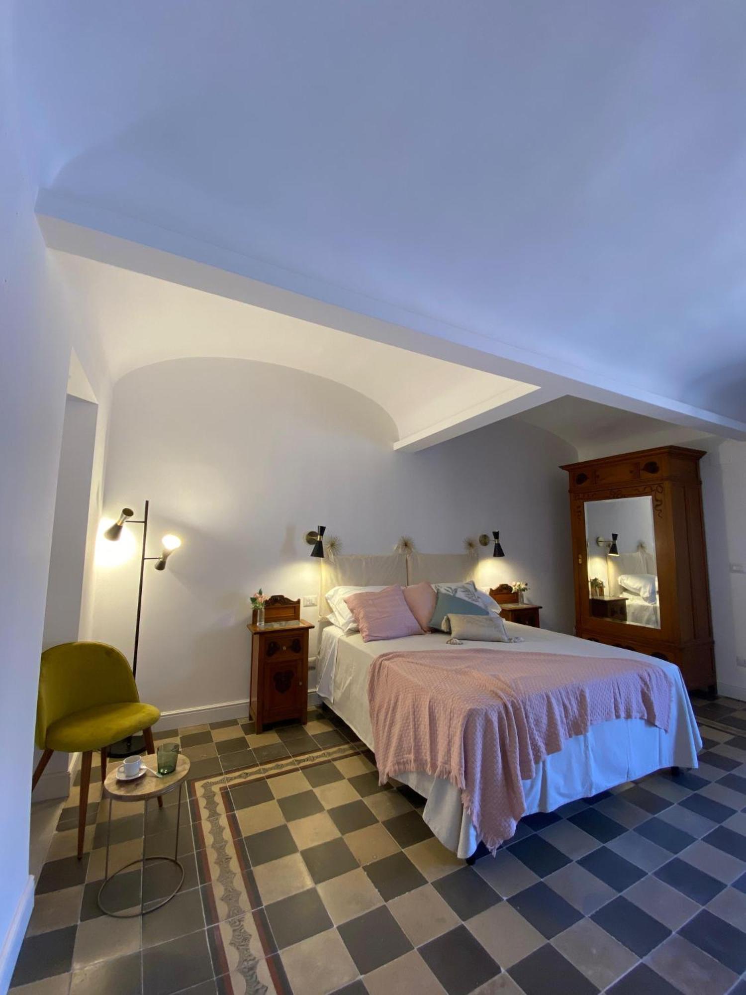 Dimora Dei Minoriti Bed & Breakfast Catania Bagian luar foto