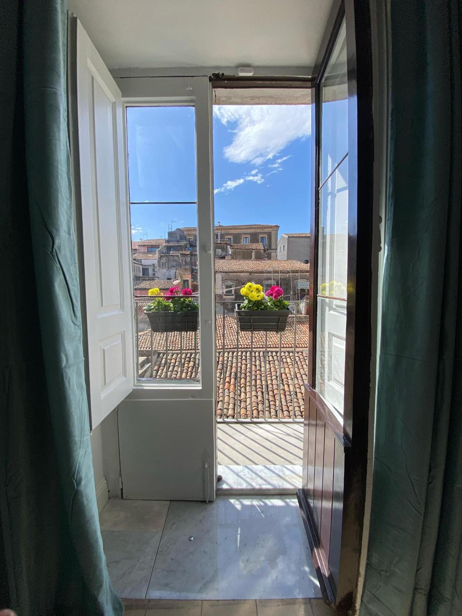 Dimora Dei Minoriti Bed & Breakfast Catania Bagian luar foto